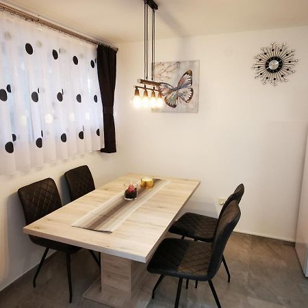 Ema Studio Apartman Karlovac Eksteriør bilde