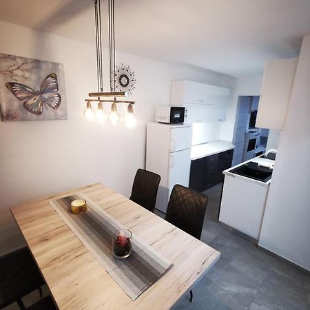 Ema Studio Apartman Karlovac Eksteriør bilde