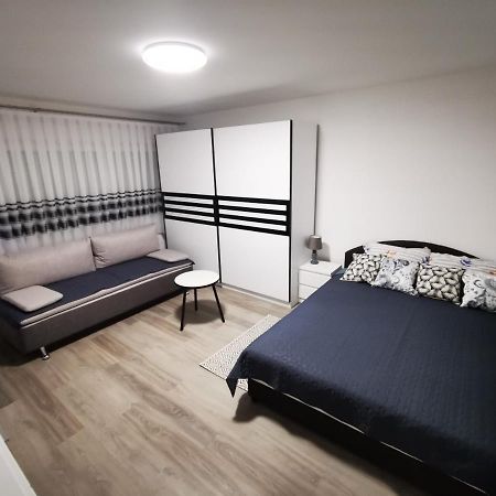 Ema Studio Apartman Karlovac Eksteriør bilde