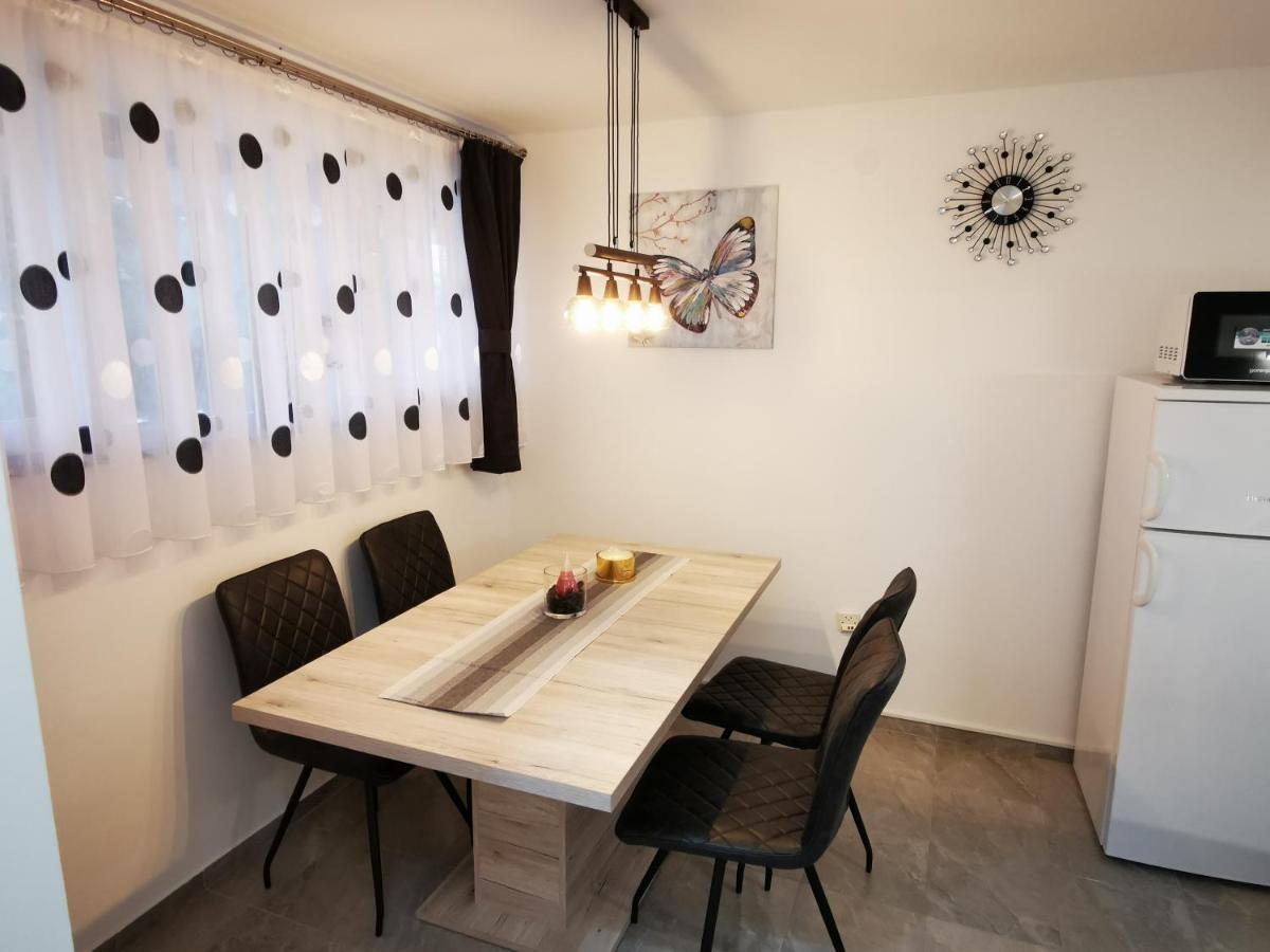 Ema Studio Apartman Karlovac Eksteriør bilde