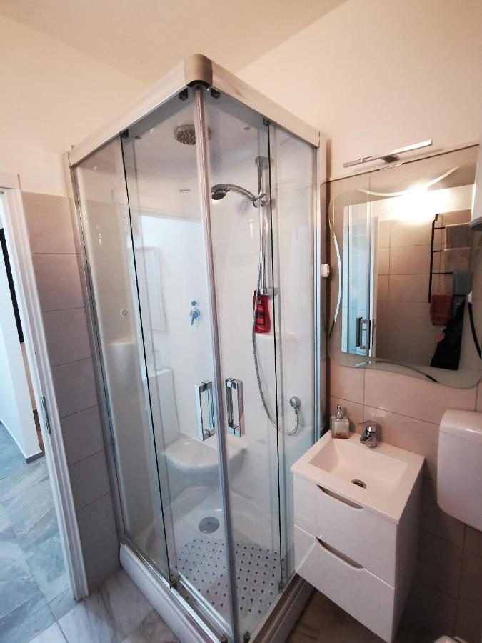 Ema Studio Apartman Karlovac Eksteriør bilde
