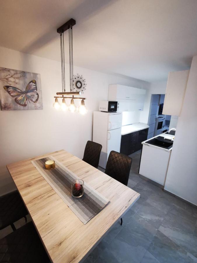 Ema Studio Apartman Karlovac Eksteriør bilde