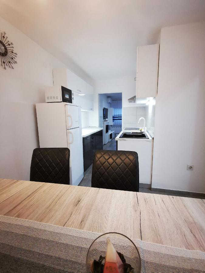 Ema Studio Apartman Karlovac Eksteriør bilde