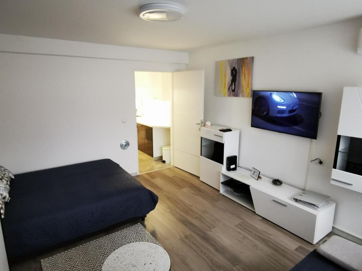 Ema Studio Apartman Karlovac Eksteriør bilde