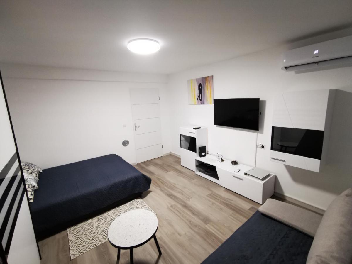 Ema Studio Apartman Karlovac Eksteriør bilde