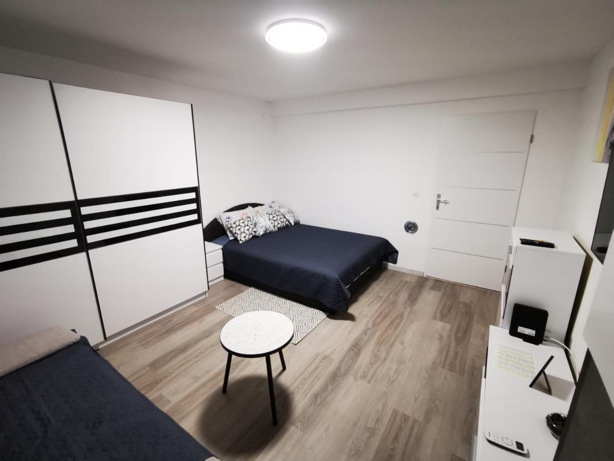Ema Studio Apartman Karlovac Eksteriør bilde