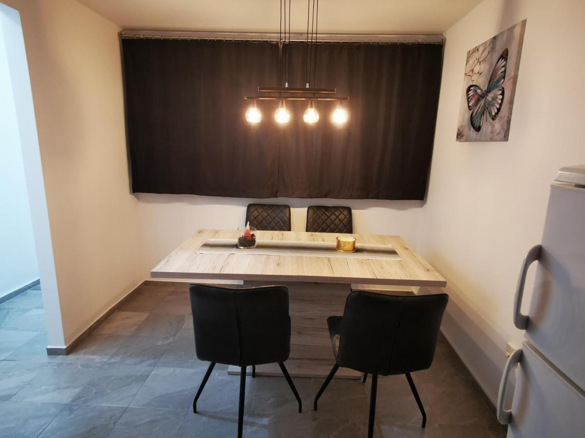 Ema Studio Apartman Karlovac Eksteriør bilde