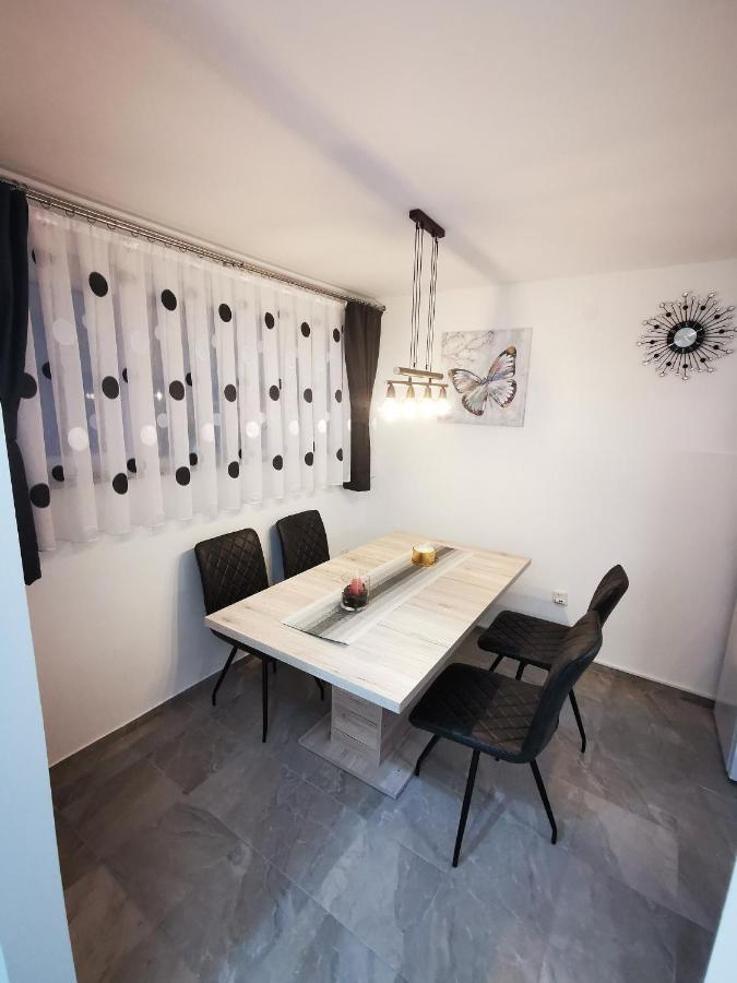 Ema Studio Apartman Karlovac Eksteriør bilde